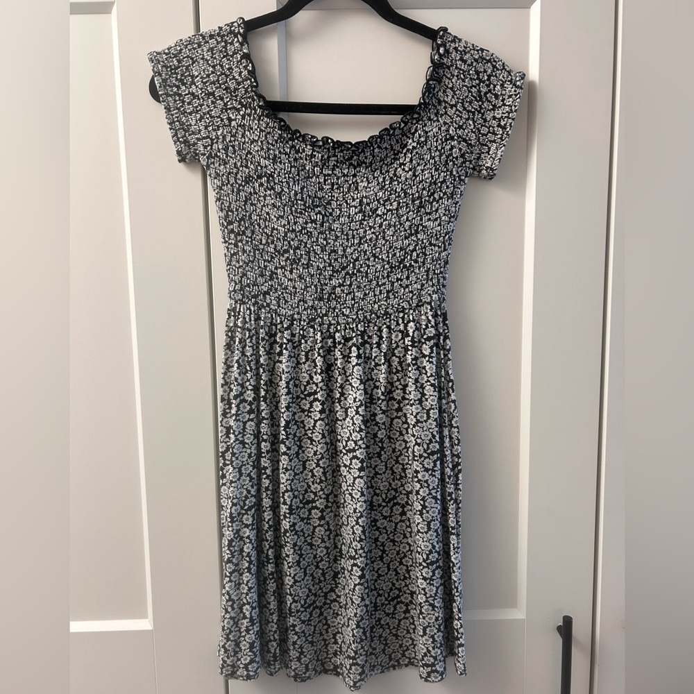 Hollister black and white off the shoulder floral dress, size small